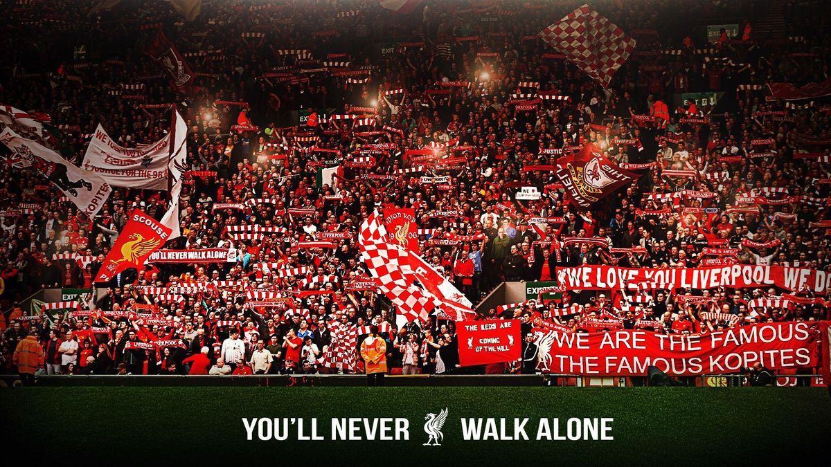 Stadion Anfield penuh dengan suporter Liverpool saat pertandingan besar Liga Inggris