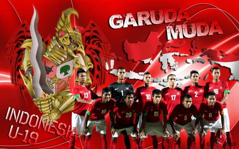 Timnas Indonesia merayakan kemenangan dengan semangat Garuda di lapangan sepak bola